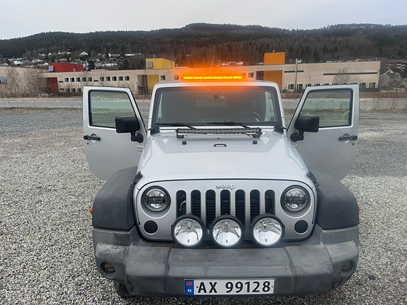Jeep Wrangler 4 of 5
