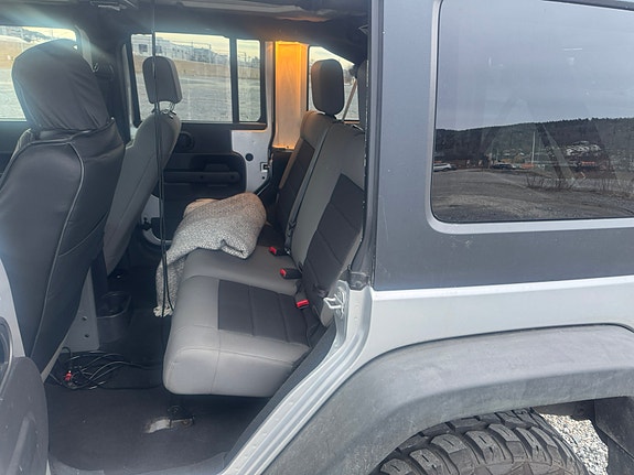 Jeep Wrangler 14 of 23