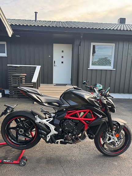MV Agusta Brutale 800 3 of 5