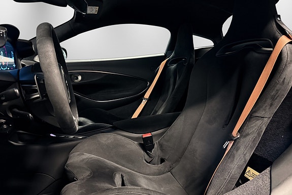 McLaren Artura 14 of 30