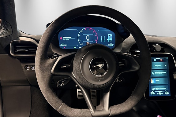 McLaren Artura 19 of 30