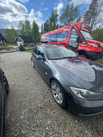 BMW 318d 4 of 5
