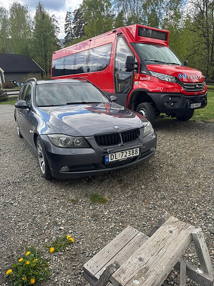 BMW 318d 2 of 5