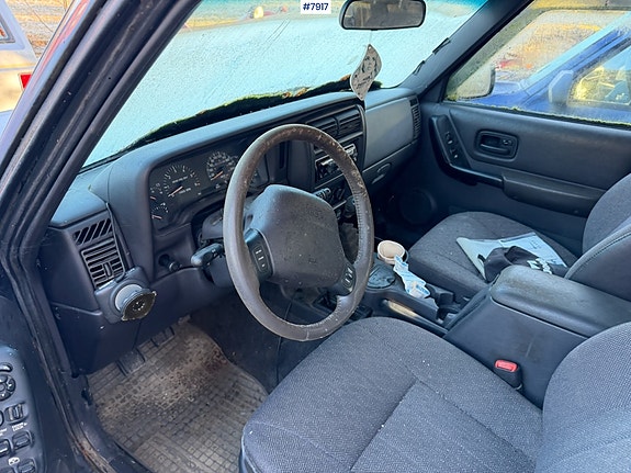Jeep Cherokee 12 of 24