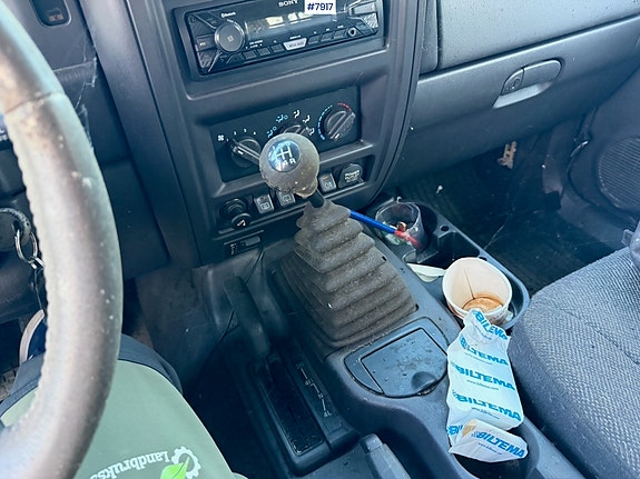 Jeep Cherokee 17 of 24
