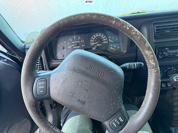 Jeep Cherokee 15 of 24