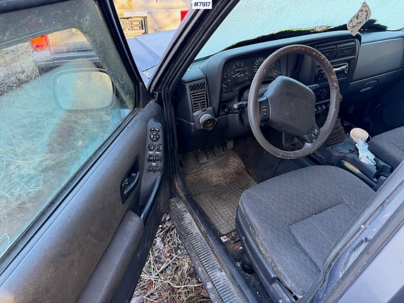 Jeep Cherokee 13 of 24