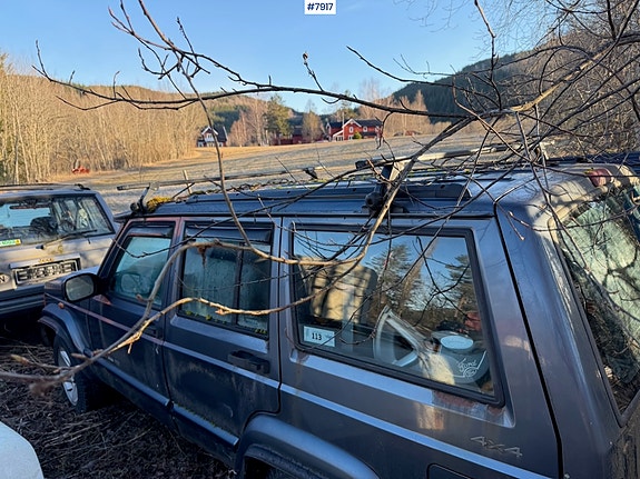 Jeep Cherokee 8 of 24