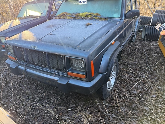 Jeep Cherokee 2 of 5