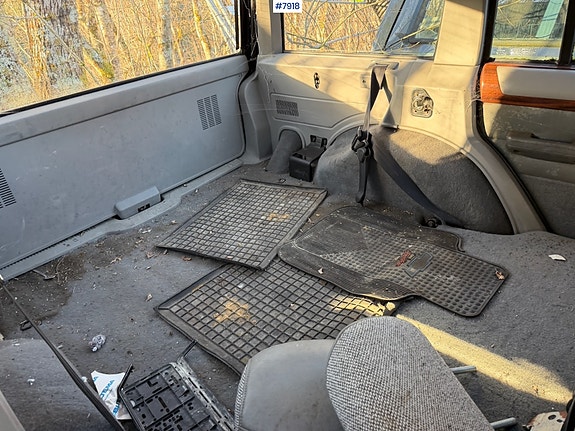 Jeep Cherokee 17 of 23