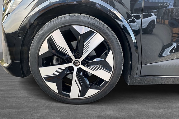 Gode Goodyear sommerdekk på originale 20" felger.