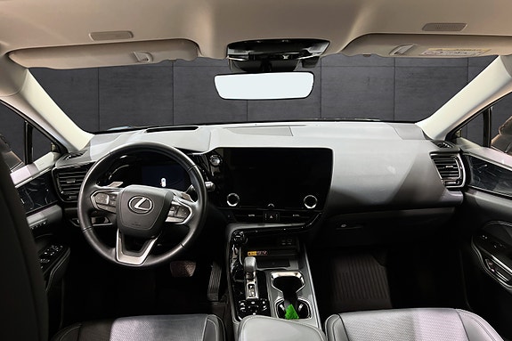 Lexus NX450h 10 of 21