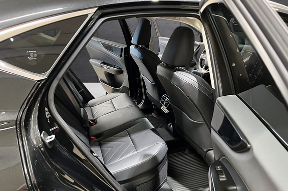 Lexus NX450h 16 of 21