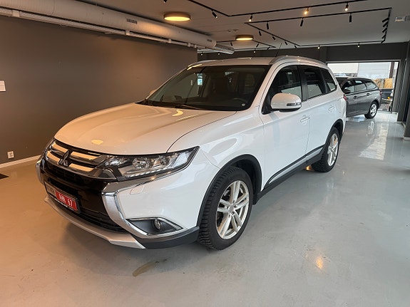 Mitsubishi Outlander 2 of 5