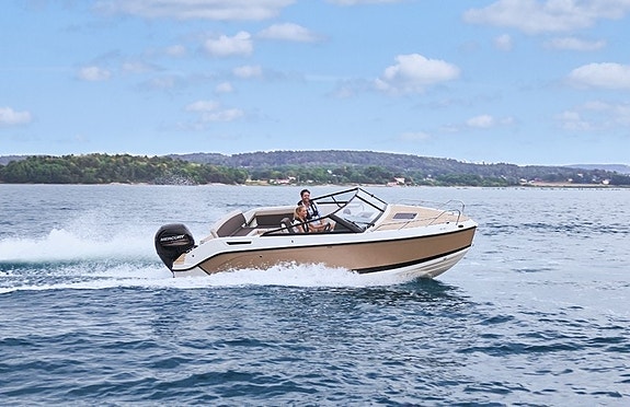 Rentekampanje 1.99% i 3 år (5,698,-) Uttern D65 200 HK V6 Mercury Premium