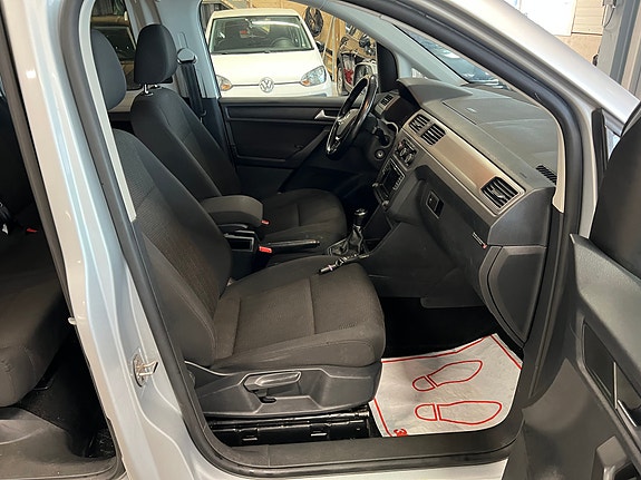 Volkswagen Caddy Maxi 13 of 25