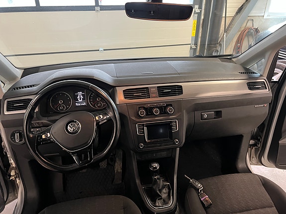 Volkswagen Caddy Maxi 16 of 25