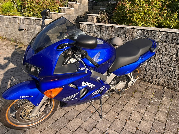 Honda VFR 800 2 of 6
