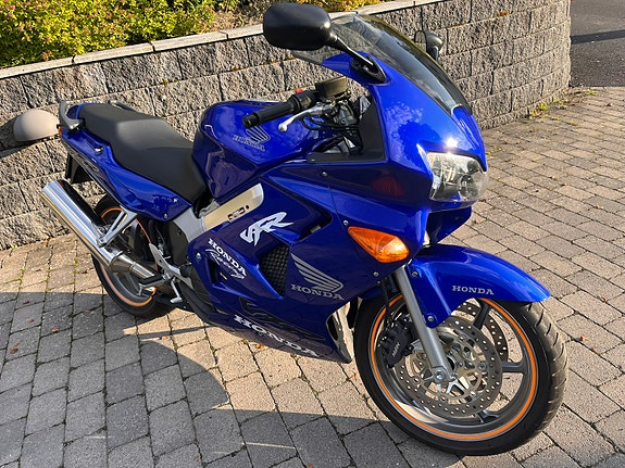 Honda VFR 800 4 of 6
