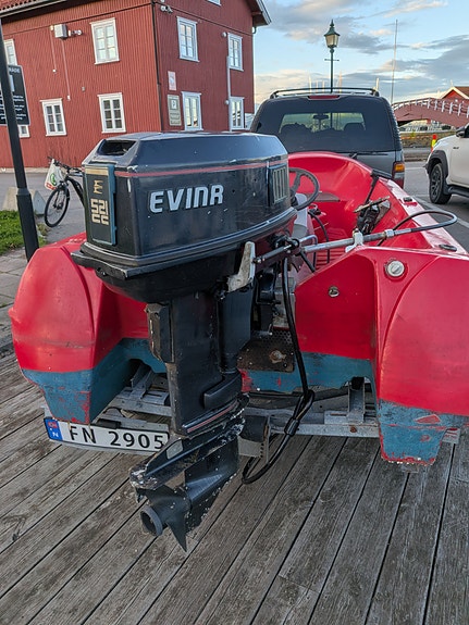 River 350 med stor motor og henger. 3 of 7