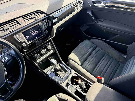 Volkswagen Touran 16 of 30
