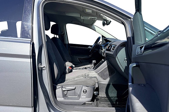 Volkswagen Touran 11 of 30
