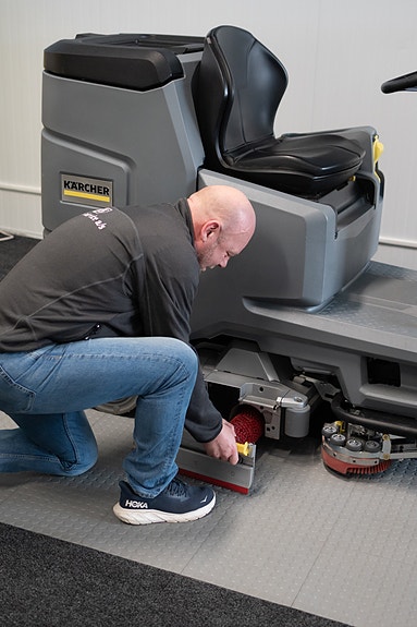 Service av gulvvaskemaskin