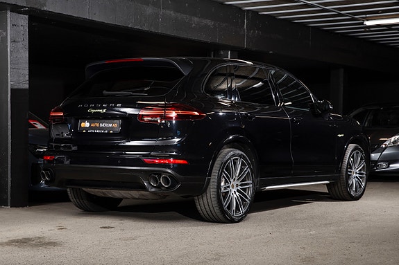 Porsche Cayenne 2 of 5
