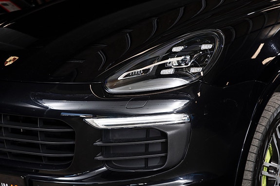 Porsche Cayenne 5 of 5