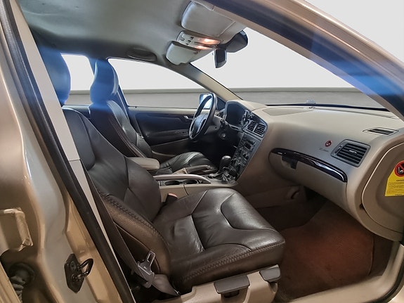 Volvo XC70 18 of 28