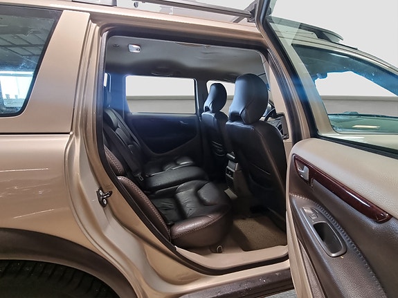 Volvo XC70 16 of 28