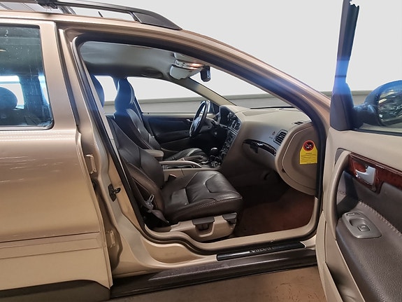 Volvo XC70 17 of 28