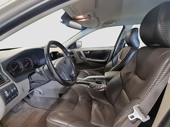 Volvo XC70 22 of 28