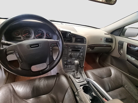 Volvo XC70 23 of 28