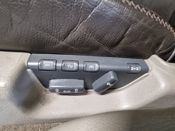 Volvo XC70 27 of 28