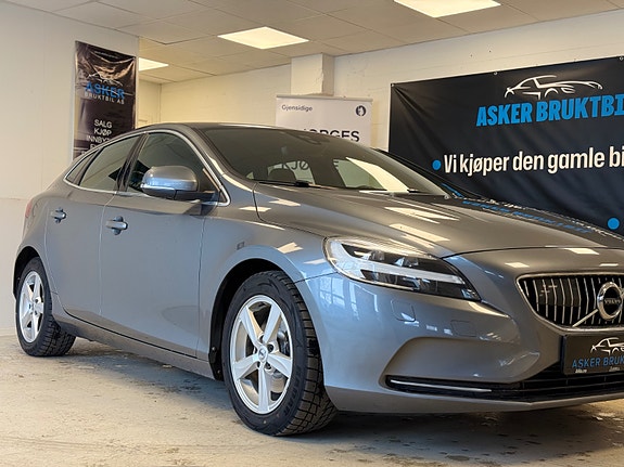 Volvo V40 2 of 5