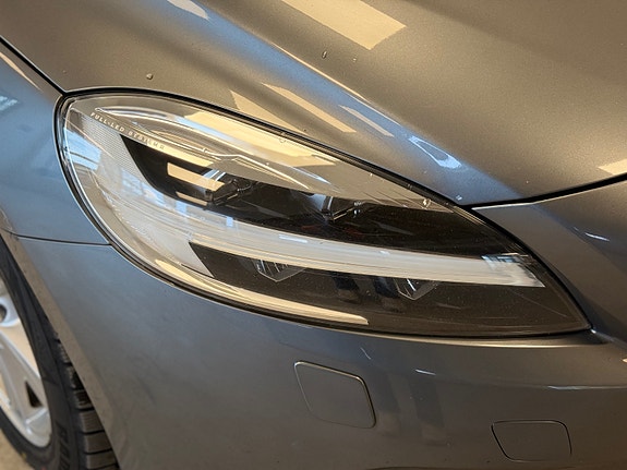 Volvo V40 3 of 5