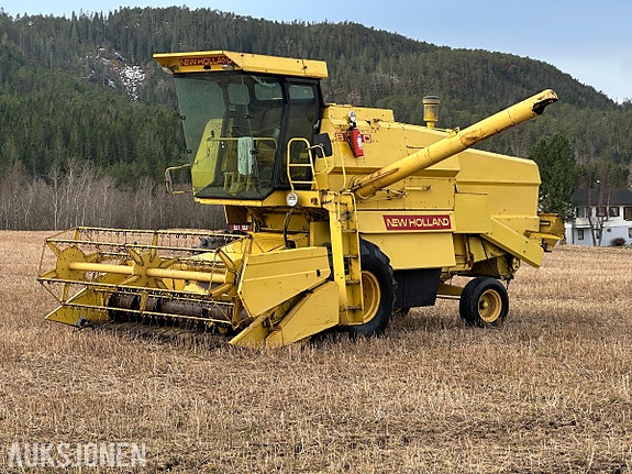 New Holland 8040 Skurtresker – 12 fot skjærebord / halmkutter