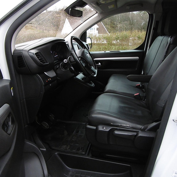 Opel Vivaro 17 of 28