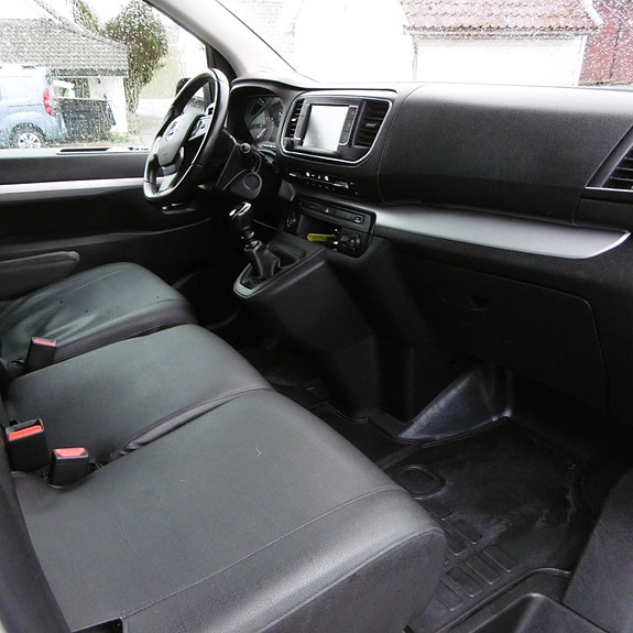 Opel Vivaro 22 of 28