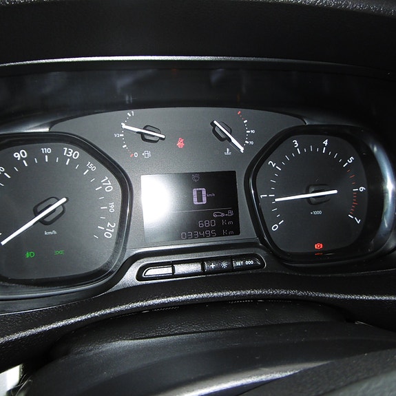 Opel Vivaro 19 of 28