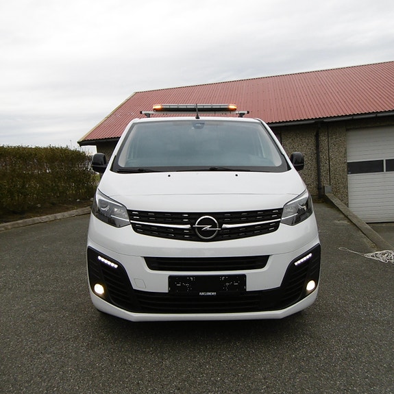 Opel Vivaro 12 of 28