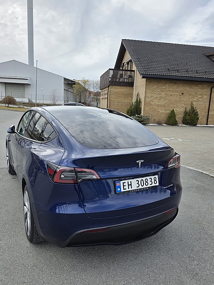 Tesla Model Y 5 of 5