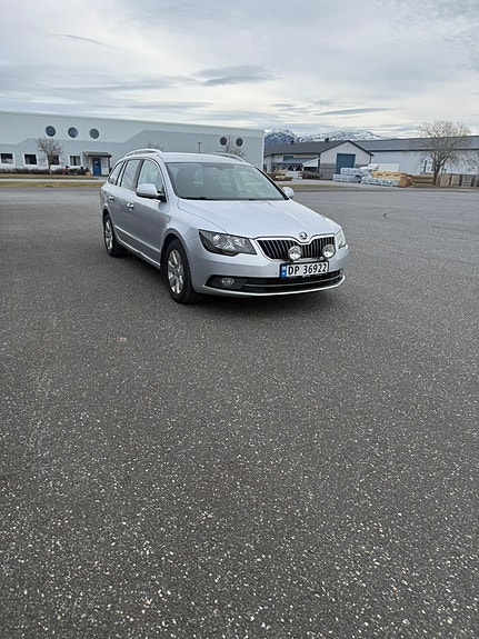 Skoda Superb 3 of 5