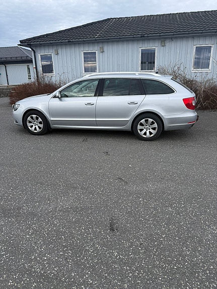 Skoda Superb 4 of 5