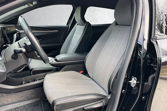 Komfortsetene gir god støtte både i hverdagskjøring og på lengre turer.