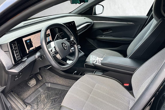 Førermiljøet er designet rundt sjåføren for en intuitiv og avslappet kjøreopplevelse.