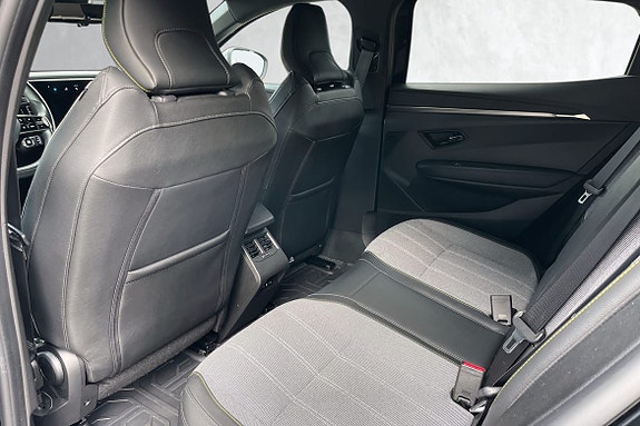 God ben- og hodeplass gir en romslig følelse til tross for et relativt kompakt ytre design.