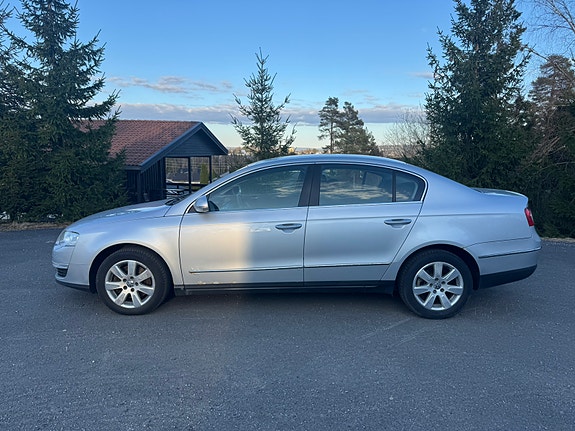 Volkswagen Passat 2 of 5