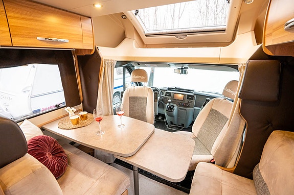 Ford Challenger 54 2 of 5